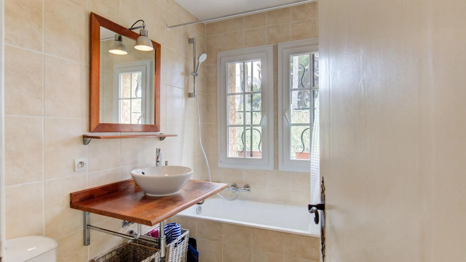 Villa In Antibes Domain With Tennis And Pools