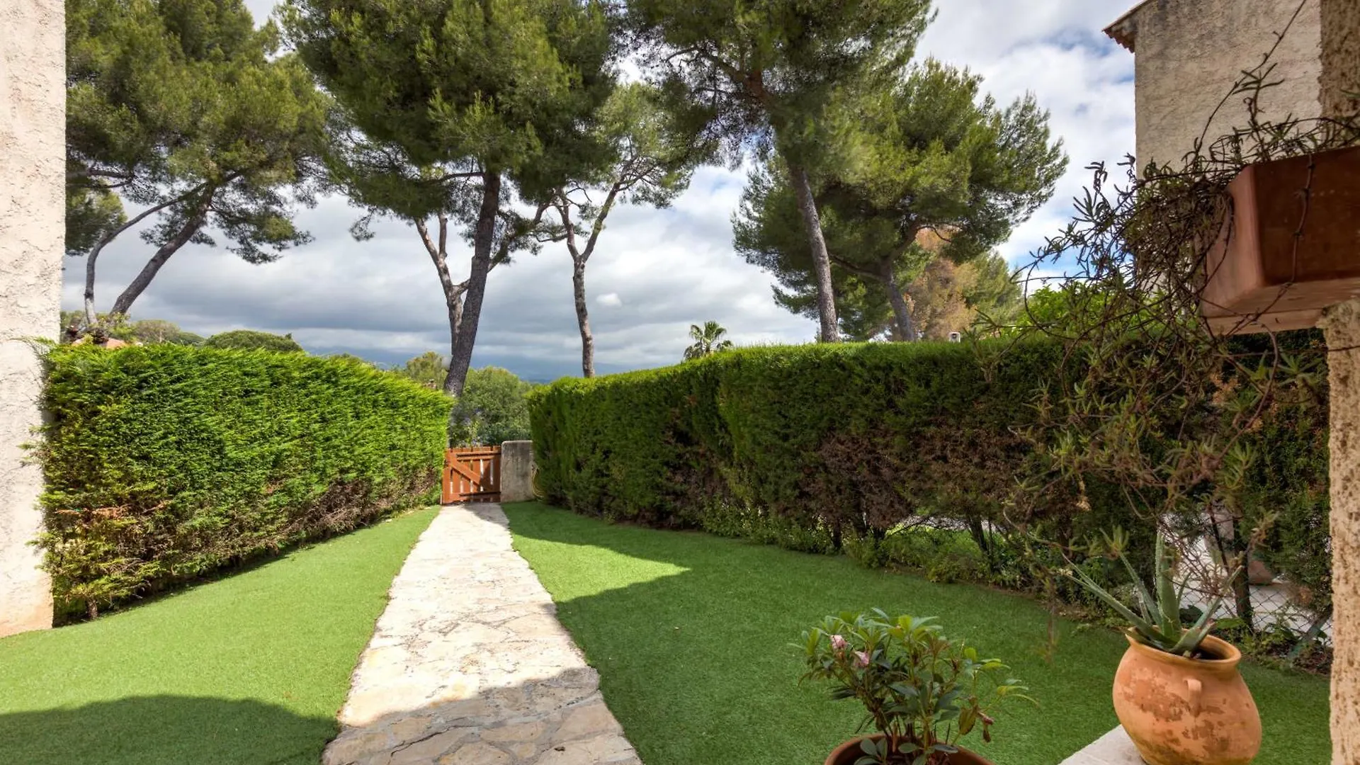 Villa In Antibes Domain With Tennis And Pools
